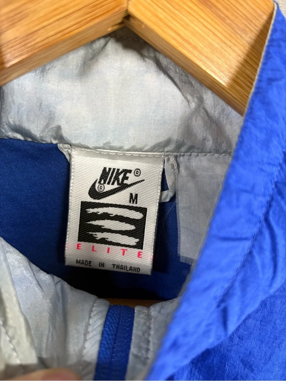 Vintage Nike 80’ Women Cropped Windbreaker Zip Logo On Back Pads Shoulder M Blue